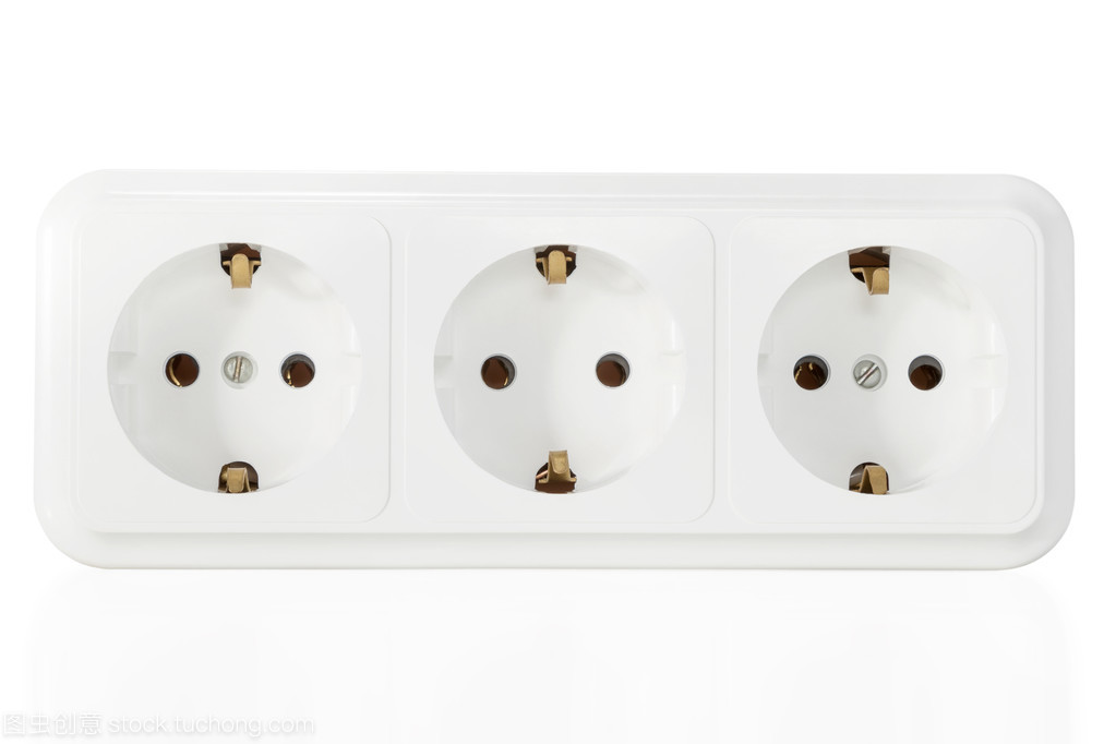 木板与网点 墙壁插座的现代美学与实用主义